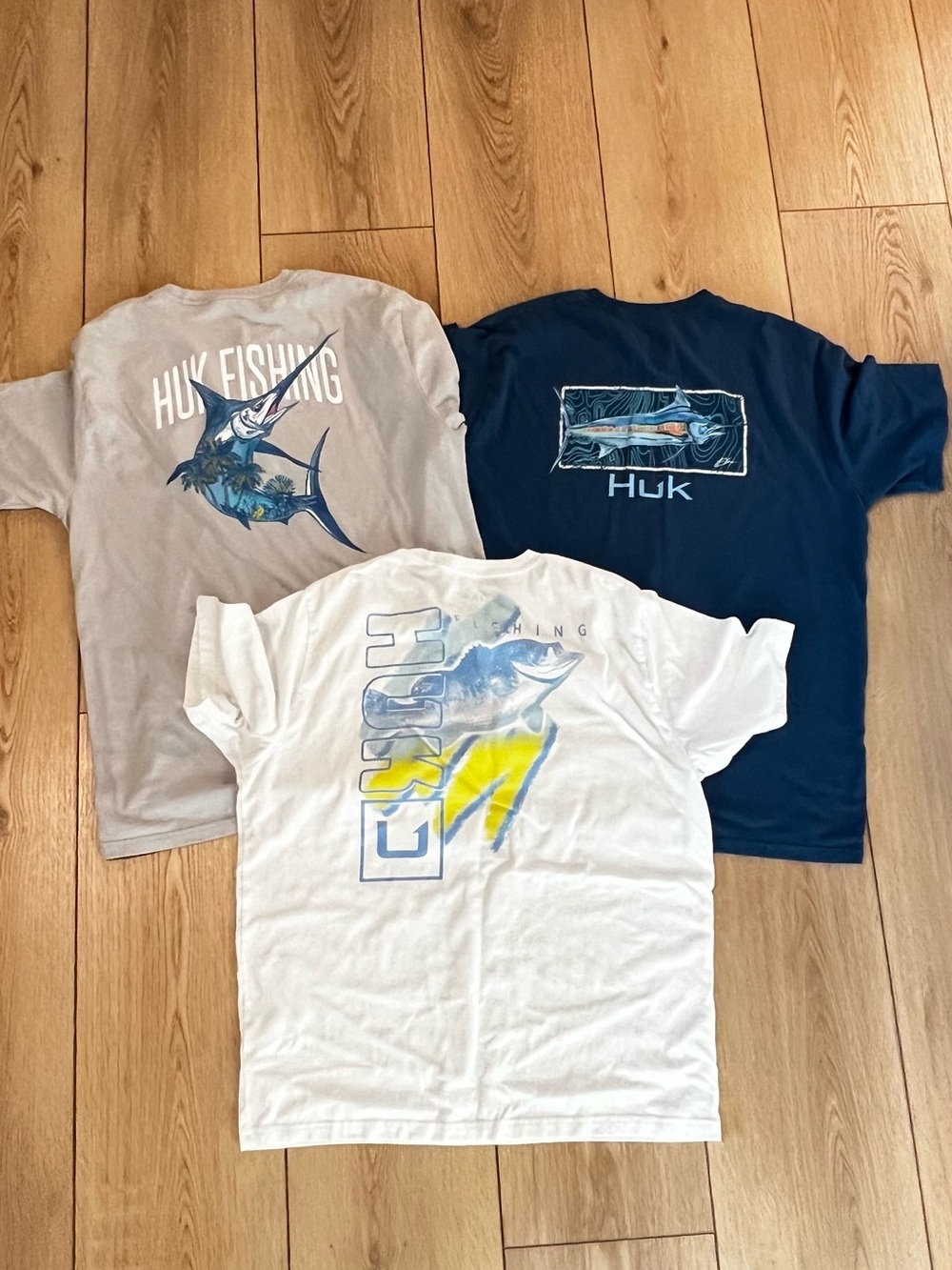 Huk size large tshirt bundle